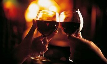 7 Romantic Date Ideas for Florida Lovers - Romantic dinner e1714750588586