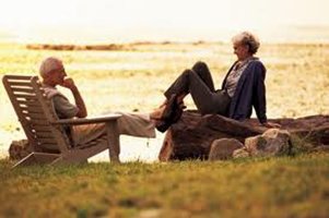 retired-couple-sunset